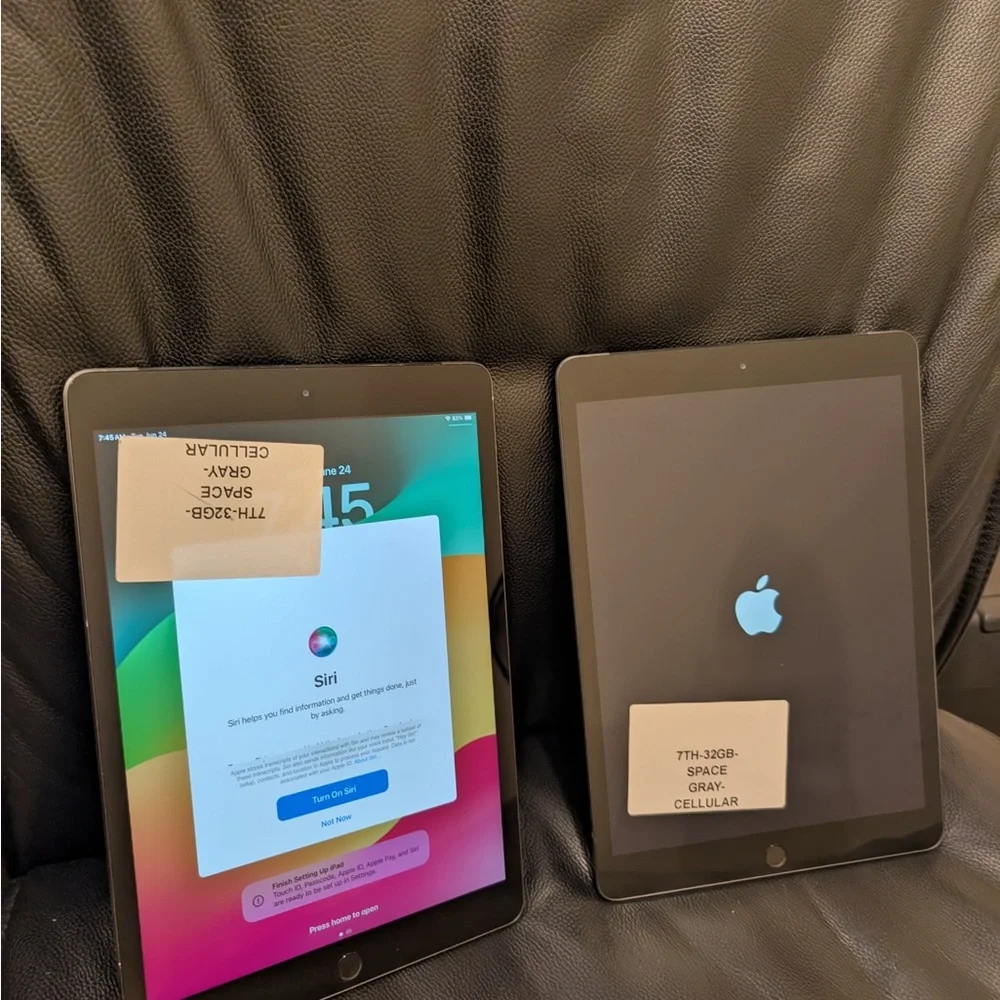 Apple iPad Full-Size Tablets Black and White